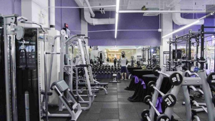 Joven de 17 años muere al salir de gimnasio en Monterrey