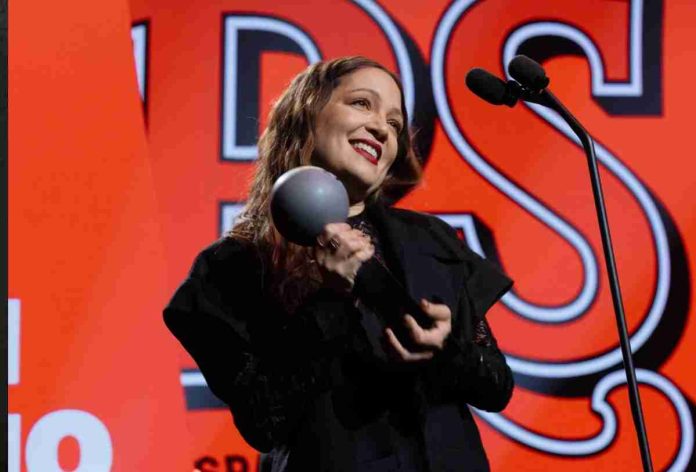 Natalia Lafourcade le arrebata 
