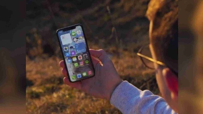 Niño se quita la vida porque su mamá le pidió compartir su celular