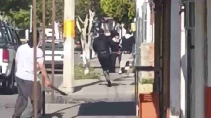 Policías de Aguascalientes disparan a adolescente en plena calle