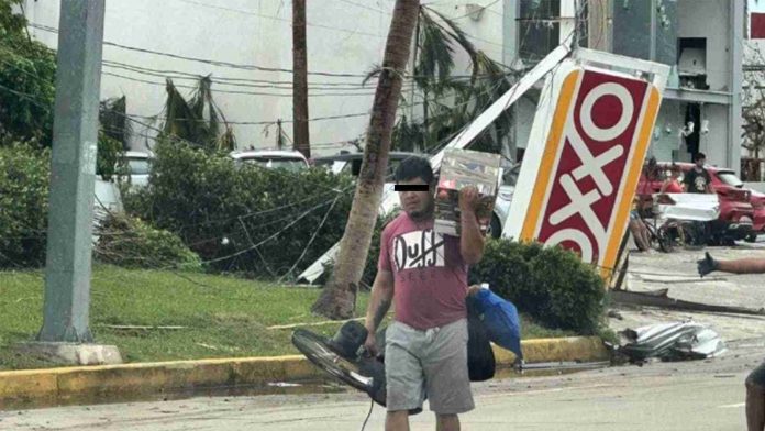 Realizan saqueos en tiendas tras paso de huracán Otis en Guerrero