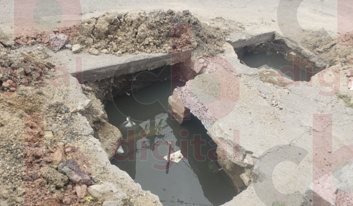 Colonos en Lago 1 denuncian abandono de obra y contaminación por aguas negras