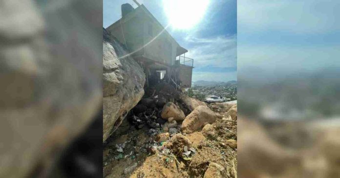Bomberos de Michoacán encuentran a familia muerta bajo escombros por huracán 'Otis'