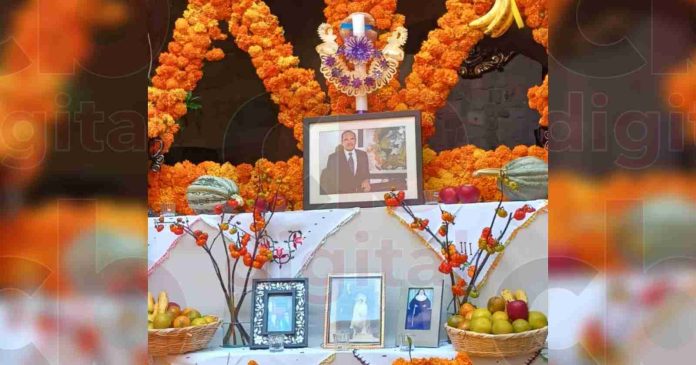 Montan monumental altar de muertos en Hotel de La Soledad en Morelia