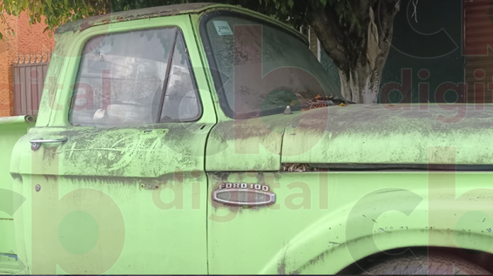 Autos abandonados en Morelia: Nido de basura y animales