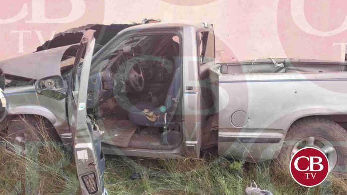 Camioneta se mete a una casa en Zinapécuaro