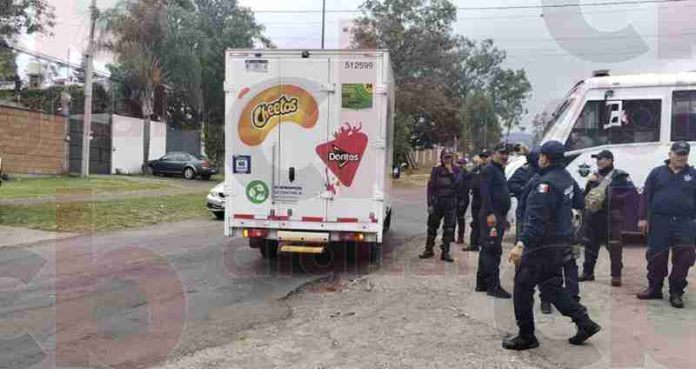 Recupera AROP camionetas retenidas por normalistas en Morelia