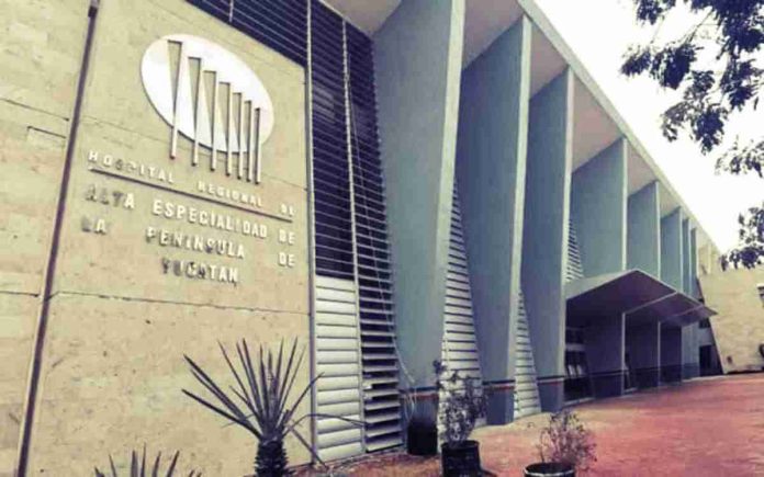 Se desploma elevador con 12 personas en hospital de Yucatán