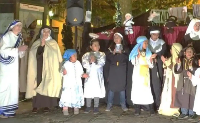 ¿Devoción o fanatismo?: 'Holywins' vestir a los niños de santos para pedir dulces