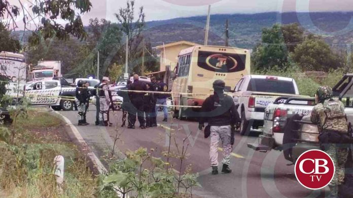 Asesinan a balazos a chofer de microbús en Morelia