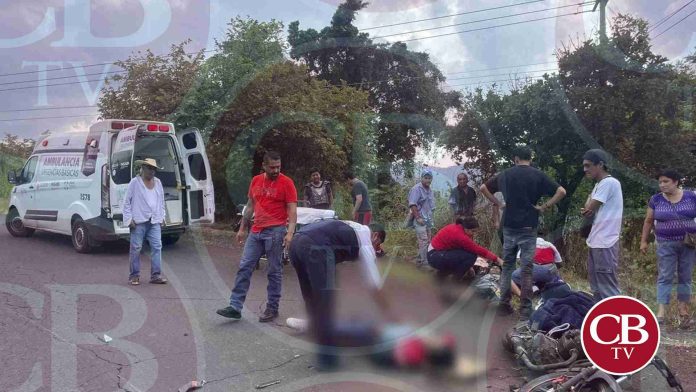 Viajaba en su moto, derrapa y se mata