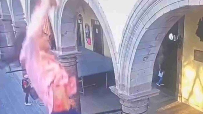 Regidor cae desde lo alto de Presidencia Municipal en Guanajuato; se reporta en estado crítico