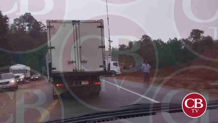 Se accidenta tráiler en la Siglo XXI