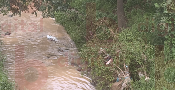 Los olores inmundos del río tienen hartos a los ciudadanos