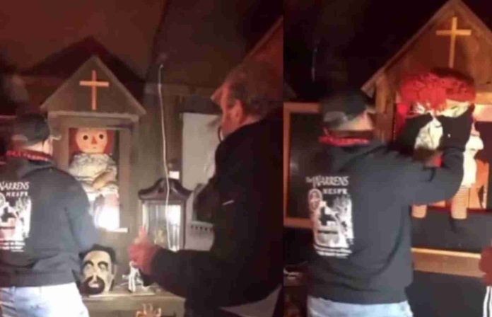Cambian a Annabelle de vitrina pese a instrucciones de Los Warren
