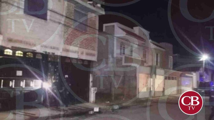 Destruyen fachada de vivienda con un marro y balazos