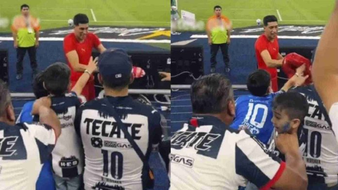 Hombre agrede a menor de edad para que su hijo obtenga jersey del portero de Monterrey