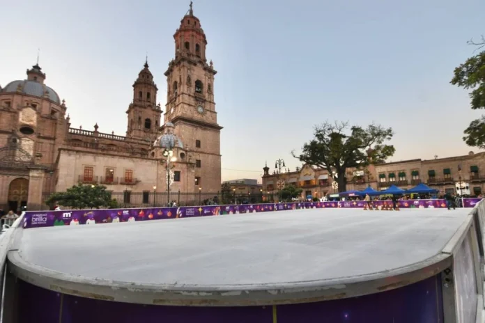A partir del 1 de diciembre estará colocada la pista de hielo en plaza Melchor Ocampo