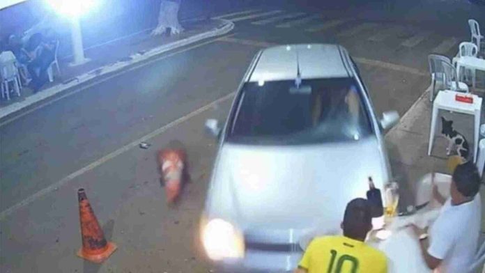 Mujer atropella a su novio por irse a tomar con sus amigos