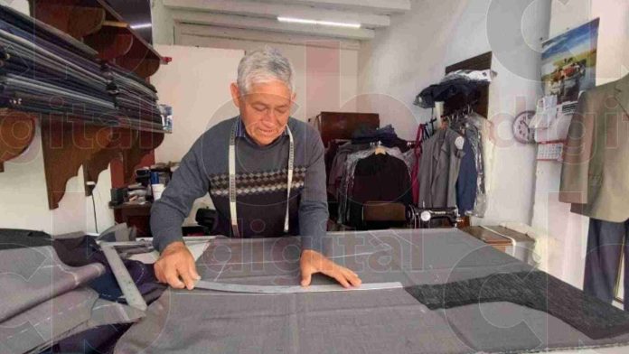 Sastrerías se adaptan a nuevas modas para seguir en el mercado