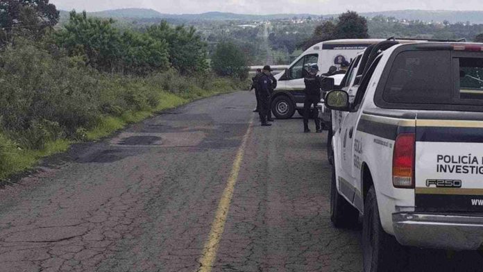 Se mata motociclista al caer a barranco