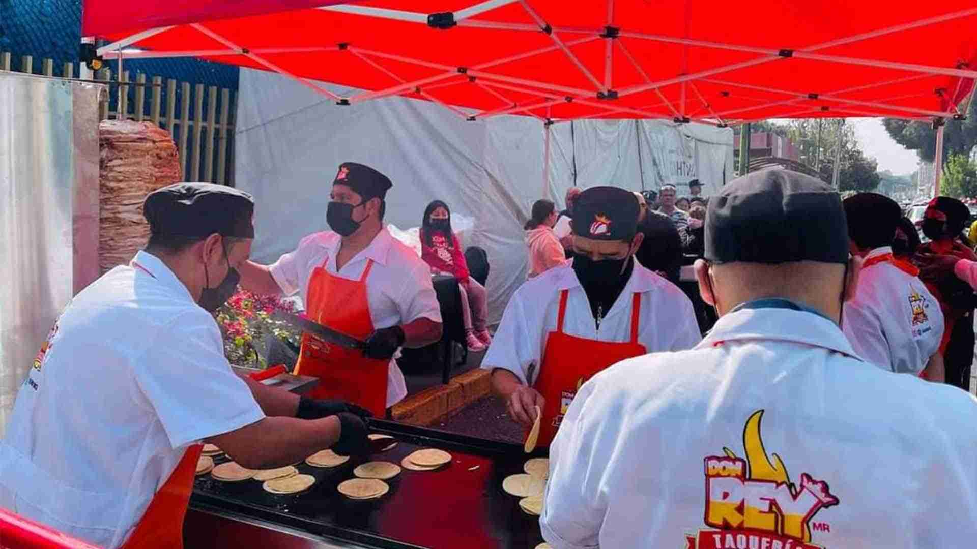 Taquería de CDMX viajó hasta Acapulco para ayudar con tacos a damnificados Taquería de CDMX viajó hasta Acapulco para ayudar con tacos a damnificados