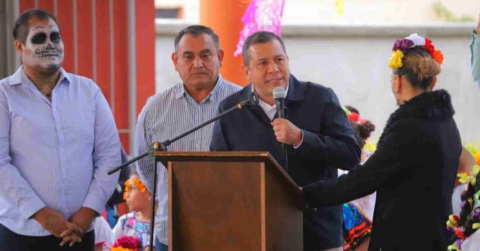 Juan Carlos Barragán reconoce a docentes por fomentar las tradiciones del pueblo de México en la niñez