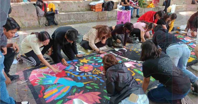 Más de 11 mil escuelas de nivel básico celebran Día de Muertos en Michoacán