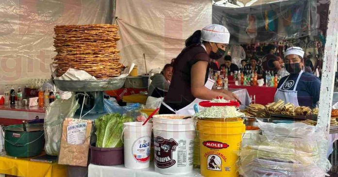 Se vigilará que comerciantes no abusen en los precios a los turistas: Monroy García