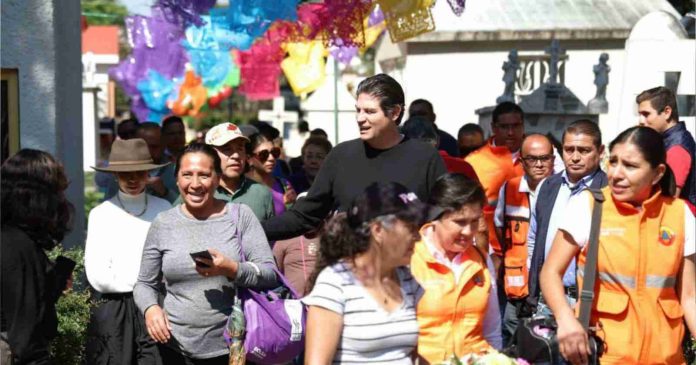 En orden y en un ambiente familiar transcurre el Día de Muertos, en Morelia: Alfonso Martínez