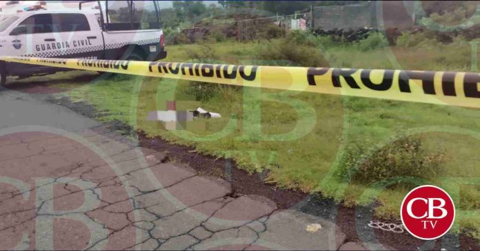 Hallan hombre muerto en el camino a la Huacana
