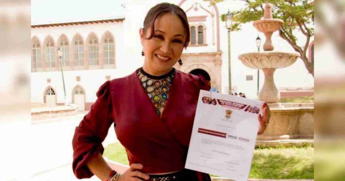 Alcaldesa de Lázaro Cárdenas, Itzé Camacho se registra como aspirante de Morena al senado de la Republica