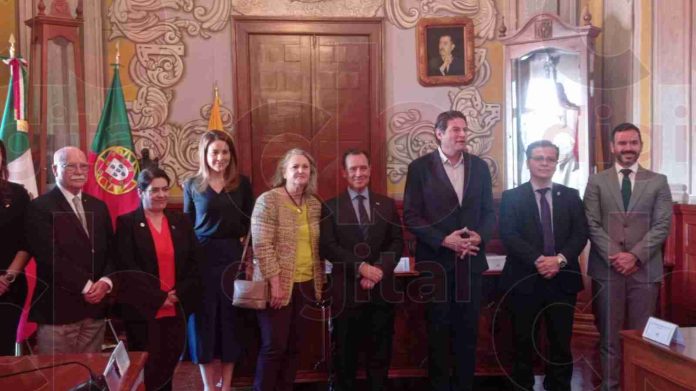Ayuntamiento de Morelia hizo la entrega de reconocimiento como Huésped Distinguido a Manuel Carvalho, Embajador de Portugal