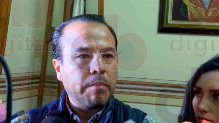 Luego de la manifestación que se tuvo en la cerrada de San Agustín de comerciantes ambulantes no tolerados el pasado viernes 3 de noviembre, Netzahualcóyotl Vázquez Vargas, secretario de Servicios Públicos, declaró que se interpondrán denuncias a los vendedores por supuestos golpes y agresiones qué sufrieron sus inspectores.