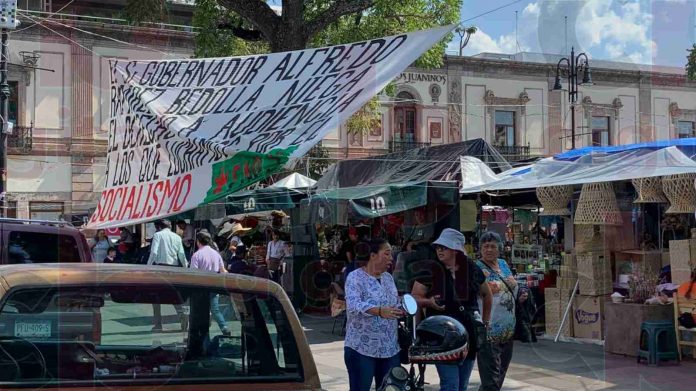 Plantón del FNLS, provoca imagen de rancho en el Centro Histórico de Morelia: COVECHI