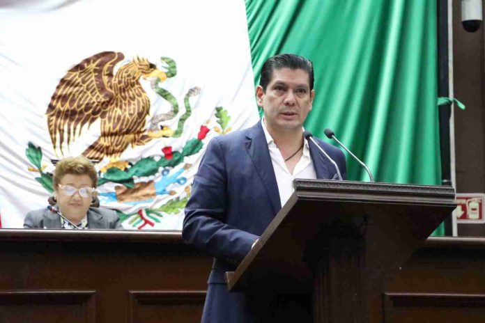 Buscará Ernesto Núñez aumentar penas en contra de funcionarios públicos que violenten a animales