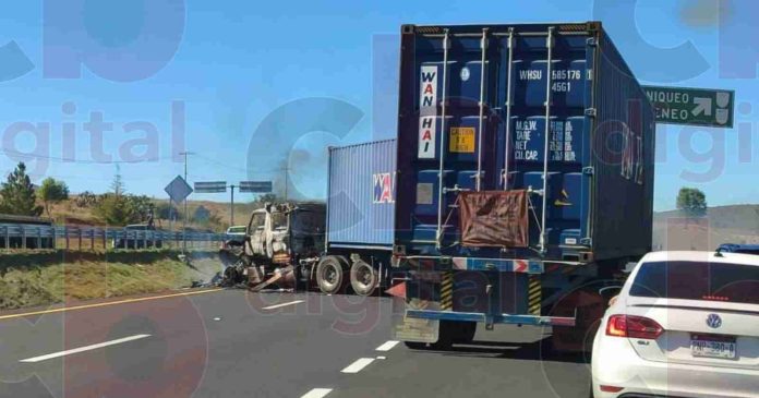 Le prenden fuego a un tráiler en la de Occidente