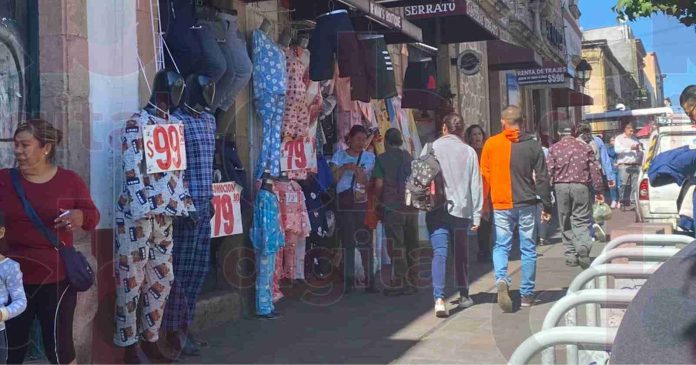 Morelianos compran artículos diversos por el Buen Fin