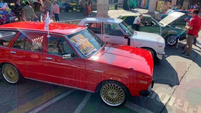 Exhiben autos clásicos Datsun en Morelia