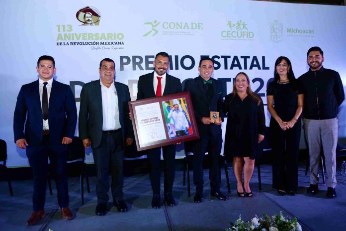Grisel Tello entrega Premio Estatal del Deporte a Alfonso Aguilar Contreras