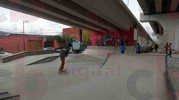 Jóvenes morelianos aplauden buena iniciativa de construcción de pista de patinaje de Salida Mil Cumbres
