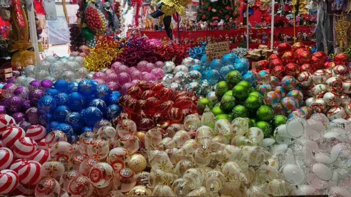 Árbol de navidad con adornos y nacimiento completo hasta en 12 mil pesos en Morelia
