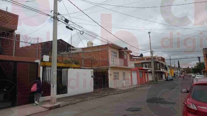 Vecinos de distintas colonias de Morelia, sin alumbrado público, temen por su integridad en las noches
