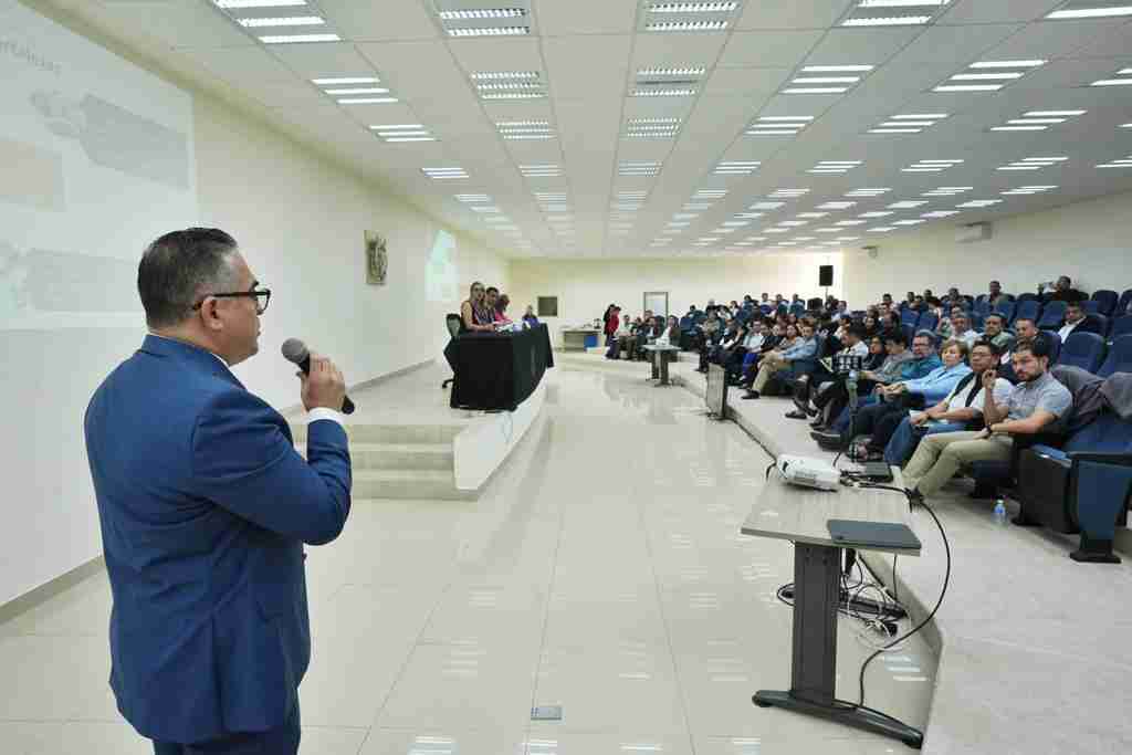 Sin riesgo, salarios y prestaciones de las y los profesores y trabajadores de la UMSNH Sin riesgo, salarios y prestaciones de las y los profesores y trabajadores de la UMSNH