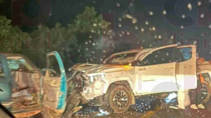 Par de hermanos ancianitos se matan al chocar su camioneta