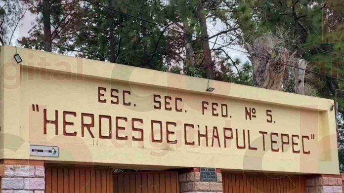 Padres de familia y autoridades educativas llegan a acuerdos a favor de la Secundaria Federal No. 5