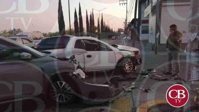 Llevaba a su hijo a la escuela y choca en la Periodismo