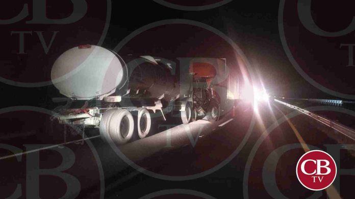 Tráiler choca pipa cargada con gasolina en la de Occidente