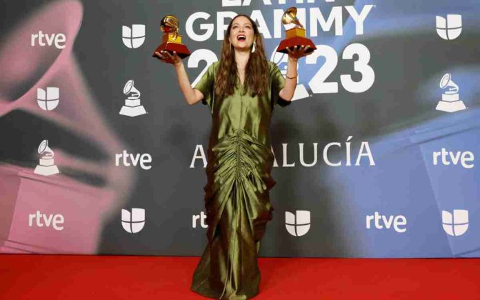 Natalia Lafourcade gana premio a 