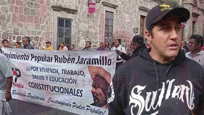 Vecinos de la colonia Ruben Jaramillo, toman instalaciones del Ayuntamiento hasta que les resuelvan sus peticiones